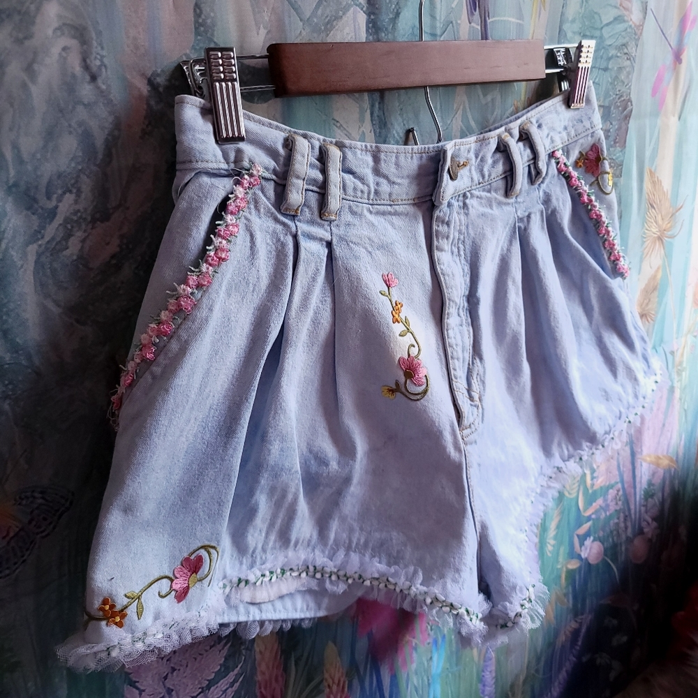 Vintage High-waisted Cottagecore Denim Shorts Reworked - Picture 4 of 14